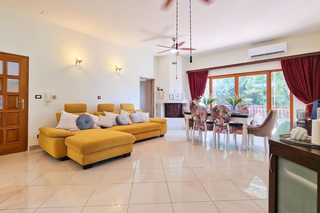 Apartment Kalliope, 200M Sea Kaštela Kültér fotó